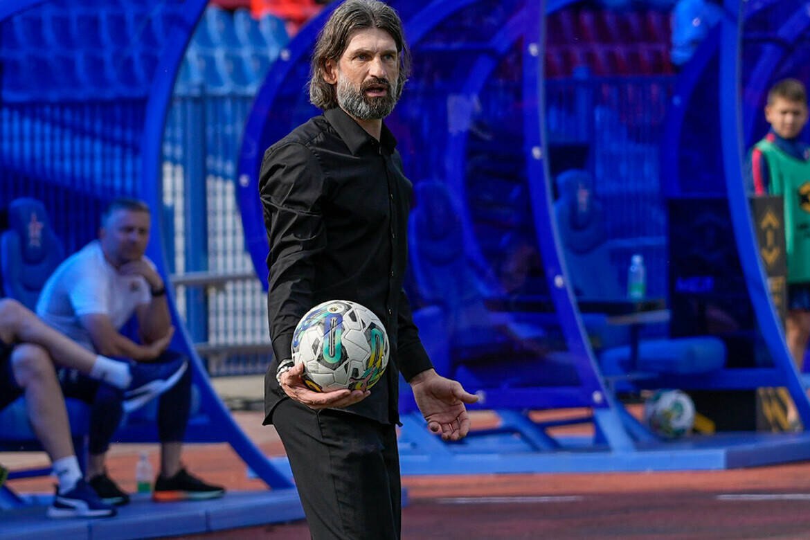 Роман Шаронов официально вошел в тренерский штаб московского Динамо Экс защитник и наставник Рубина Роман Шаронов официально вошел в тренерский штаб московского Динамо Об этом сообщила пресс служба бело голубых в своем телеграм канале Читать полностью