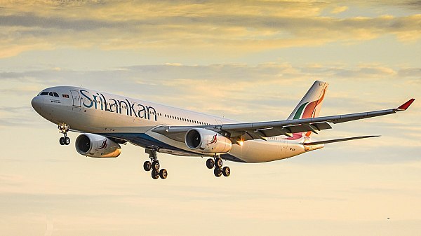 SriLankan Airlines может возобновить прямые рейсы в Россию в первой половине 2026 года Власти Шри-Ланки надеются возобновить прямые рейсы SriLankan Airlines из Коломбо в Москву в первой половине 2026 года, заявил замглавы МИД страны Руван Ранасинхге. Об этом сообщает Прайм. "Москва входит в число направлений, которые рассматриваются. Мы надеемся возобновить прямые рейсы из Коломбо в Москву в первой половине 2026 года", – сказал Ранасинхге. Он отметил, что маршрут находится в числе приоритетных на фоне наращивания флота авиакомпании. aviaru.net/n284657