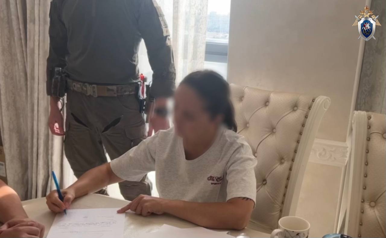 Гульнару Юрину обвиняют в присвоении и растрате в особо крупном размере  Пресс-служба Следкома Башкирии сообщает, что индивидуального предпринимателя обвиняют в совершении преступления, предусмотренного ч. 4 ст. 160 УК РФ  присвоение и растрата в особо крупном размере .  По версии следствия, в 2023 году Гульнара Юрина, находясь в преступном сговоре с директором ГКЗ «Башкортостан» Вильданом Яруллиным, без прохождения конкурсных процедур заключила с последним госконтракт по завышенной стоимости на подготовку концертной площадки для культурно-массового мероприятия на общую сумму более 33 млн рублей. В последующем ею были изготовлены счета-фактуры за якобы оказанные услуги в области исполнительского искусства, которые были подписаны директором концертного зала без фактической проверки оказанных услуг и проведена оплата в полном объеме.   Похищенными денежными средствами сообщники распорядились по своему усмотрению.  Пресс-служба Следкома Башкирии сообщила, что по месту жительства и работы предпринимателя были проведены обыски, а также выявляются другие сообщники и проверяется наличие аналогичных иных фактов.   Обратная связь  Подписаться