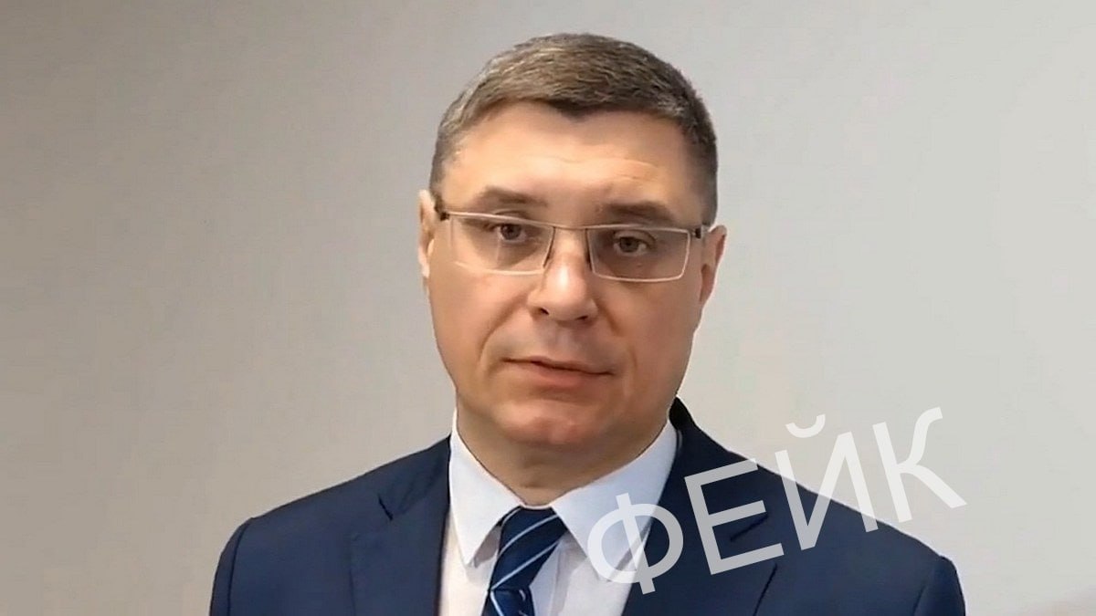 В сети распространяют фейк с обращением лже-Авдеева к Путину В интернете распространяют фейковый ролик, на котором лже-Авдеев – вероятно, воссозданный нейросетью с помощью технологий дипфейка – обращается к президенту и просит его баллотироваться на еще один срок. То, что видео – подделка, «Чесноку» подтвердили в Белом доме. «Уважаемый Владимир Владимирович. Земля Владимира – это земля русской государственности, духа и силы. Сегодня, как и поколения назад, России нужен лидер, способный обеспечить не только стабильность, но и развитие в условиях глобальной турбулентности. Вы говорите о будущем, и это мудро. Но вместе с тем мы, жители Владимирской области, просим вас остаться во главе государства. Вы должны быть кандидатом в 2030 году – ради России, ради людей. Мы уверены в вашем выборе и поддержим его всем сердцем», – говорит на фейковом видео лже-Авдеев. Подобный дипфейк сегодня сделали и на главу Нижегородской области Глеба Никитина. Подписаться
