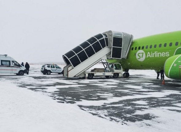 Пассажирка авиарейса Иркутск - Уфа потеряла сознание при взлете Самолет Boeing-737 совершил незапланированную посадку в Братске    Читать подробнее на сайте...