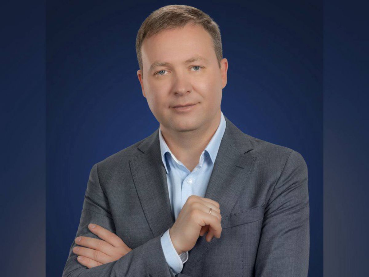 Увольнение гендиректора Аксиомы стало полной неожиданностью для Воронежской городской думы voronezhnews ru fn 1715851 html Увольнение депутата гордумы Ивана Кандыбина с должности генерального директора финансовой компании Аксиома стало полной неожиданностью его коллег из Воронежской городской думы 27 августа Кандыбин участвовал в последней сессии гордумы был членом счетной комиссии Некоторые депутаты обратили внимание что обычно веселый и любящий пошутить Кандыбин был необычайно грустен но о том что только что уволился он предпочел никого не ставить в известность Прислать новость Подписаться