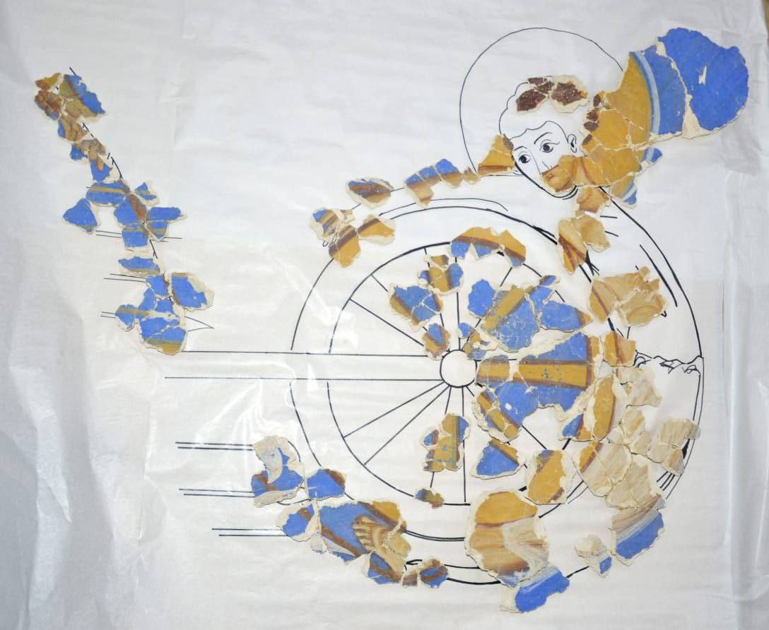 Реставраторы Центра монументальной живописи Новгородского музея заповедника среди сотен тысяч фрагментов руинированных древних фресок Георгиевского собора Юрьева монастыря собрали и достоверно опознали часть изображения сцены Колесование святого Великомученика Георгия Победоносца один из ключевых эпизодов его жития Сцена стала первым полностью узнаваемым эпизодом из житийного цикла происходящего от первоначальной росписи Георгиевского собора датируемой около 1130 года Новгородский музей заповедник