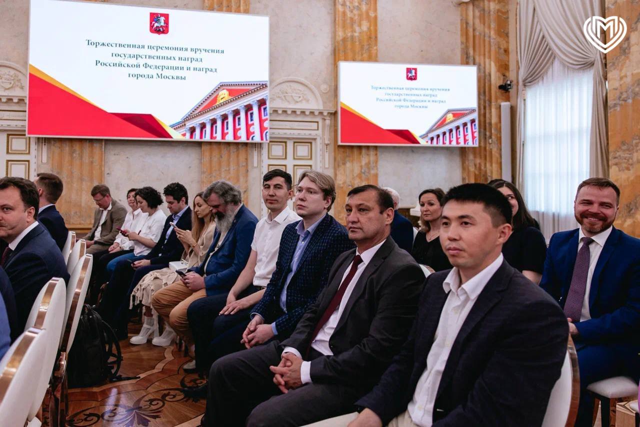 Анастасия Ракова наградила столичных врачей за работу в зоне проведения СВО В столице девять медработников удостоены медалью Луки Крымского за оказание медицинской помощи в зоне проведения специальной военной операции. «Вы делали все возможное и невозможное, чтобы спасать жизни, оказывать помощь, развивать ее. И самое удивительное вы внедряли московские стандарты там, где еще вчера не хватало самого необходимого. Дорогие друзья, спасибо вам за то, что вы делаете», — поздравила лауреатов заммэра. Московская медицина