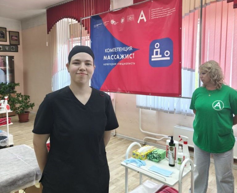 Команда Омской области успешно выступила в отборочных этапах Национального чемпионата «Абилимпикс»  Второй год отборочный этап Национального чемпионата «Абилимпикс» проводится в очном формате и в других регионах, тогда как ранее отборочные этапы были дистанционными.     В Новосибирске в рамках отборочного этапа Национального чемпионата по профессиональному мастерству среди инвалидов и людей с ограниченными возможностями здоровья «Абилимпикс» команда Омской области успешно выступила в компетенции «Дизайн плаката».  Победу команде принесли студентка колледжа профессиональных технологий Анна Афанасьева и обучающаяся средней общеобразовательной школы № 63 Надежда Евсеенко.  Еще один отборочный этап прошел в Красноярске. Омскую команду в этом городе представлял 21 участник. Ребята соревновались по 10 компетенциям.   Три соревновательных дня в Красноярске принесли много наград.  Отборочный этап не закончился в Новосибирске и Красноярске, наши участники и эксперты представили регион в конце июня в Южно-Сахалинске по компетенциям «Исполнительское мастерство  вокал » и «Швея».