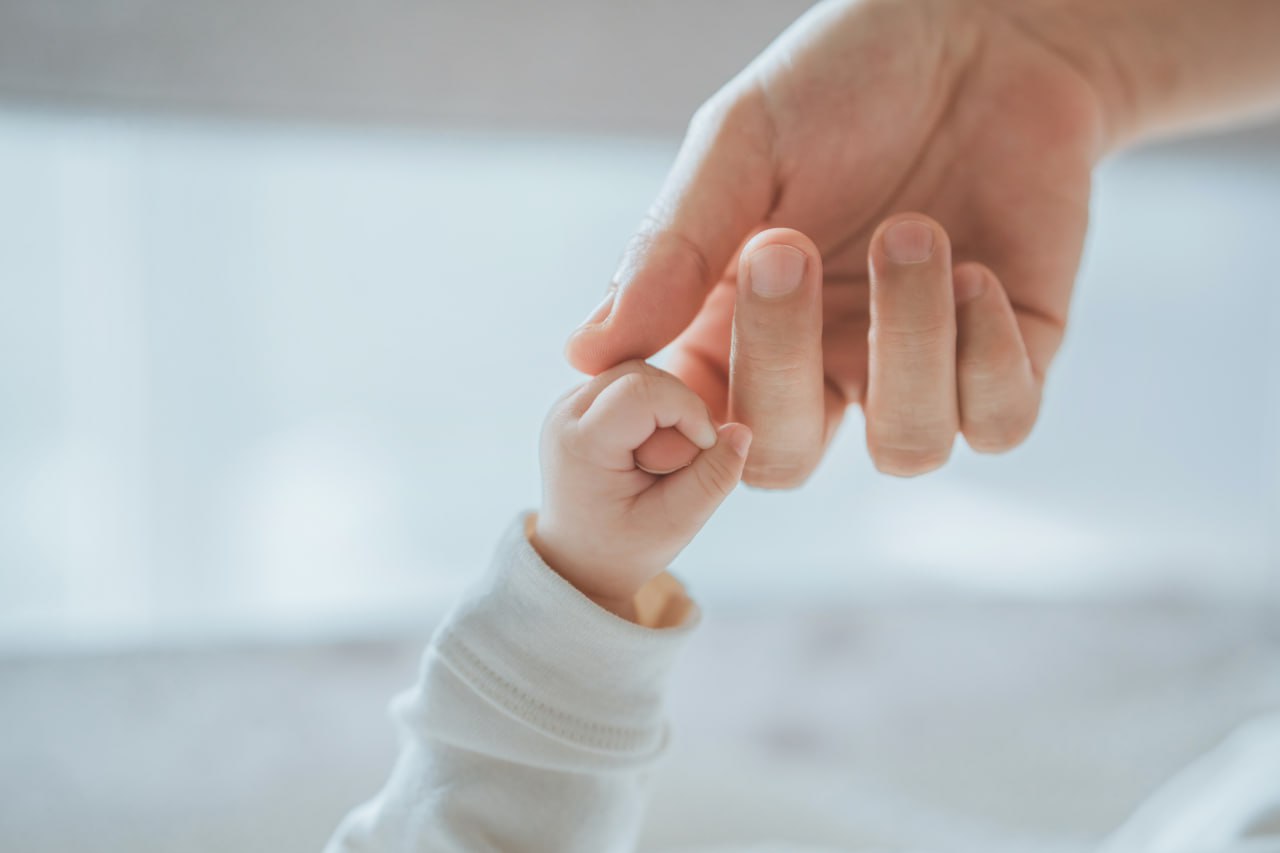 В Минпросвещения рассказали о состоянии родившей школьницы Комитет по охране прав детей Министерства просвещения РК прокомментировал инцидент родами у 14 летней девочки в Актюбинской области На данный момент состояние здоровья школьницы и ребёнка стабильное Девочке оказана необходимая психологическая помощь По факту происшествия проводятся следственные мероприятия Ситуация находится на контроле регионального уполномоченного по правам ребёнка с целью обеспечения защиты интересов несовершеннолетней говорится в сообщении ведомства Фото Shutterstock kursivm kursiv news