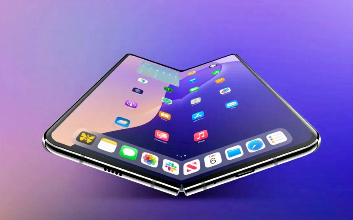 Первый складной iPhone будет похож на два соединенных iPhone Air Марк Гурман из Bloomberg сообщил новые подробности про грядущий складной iPhone По его данным новинка будет представлена в 2026 году и получит дизайн напоминающий два iPhone Air соединённых бок о бок Смартфон оснастят титановым каркасом производство планируется в Китае Ранее рассматривался вариант сборки в Индии но от него отказались По цене он окажется самым дорогим iPhone в истории стартовая цена ожидается не ниже 2000 а некоторые источники называют диапазон 2100 2300 www iphones ru 1337252 новости iphonesru