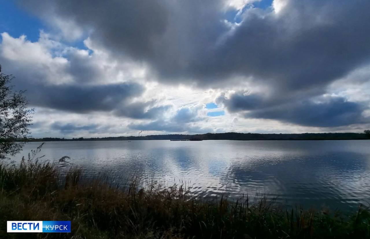 1  2  3  4  5  В Курскую область прилетели краснокнижные чернозобые гагары    Это водоплавающие птицы, которые обитают в тундре. Редкие особи занесены в Красную книгу России.   Курская область не входит в ареал обитания чернозобой гагары. Её появление здесь объясняется сезонной миграцией. Шансы увидеть ее в континентальных районах, говорят специалисты, крайне малы.   Съёмочная группа «Вестей-Курск» работает в д. Духовец, где пытается раньше других увидеть этих редких птиц.    «Вести.Курск». Только проверенная информация.