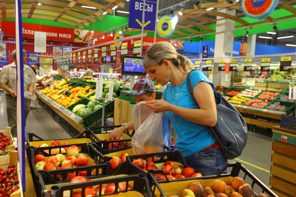 Эксперты на Южном Урале заметили снижение цен на популярные продукты В Челябинской области наблюдается снижение цен на некоторые продукты: яйца, яблоки и курицу. По данным регионального Управления федеральной антимонопольной службы УФАС , общая ценовая ситуация соответствует средним показателям по стране.