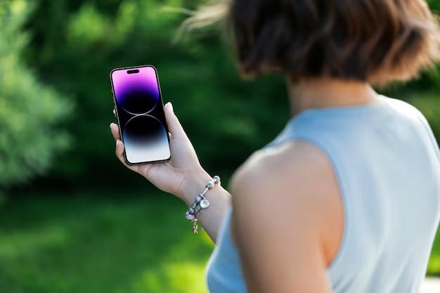 Срочно обновить iPhone призывает Apple компания признала две критические уязвимости Под угрозой 1 8 млрд владельцев яблочных телефонов AAPL Проблему обнаружили в движке WebMit системе через которую работают браузеры на iOS Мошенники могут легко получить доступ к паролям перепискам и банковским приложениям если вы зайдёте на вредоносный сайт Под угрозой все модели начиная с iPhone 11 Рекомендуется обновиться до версии iOS 26 2 jkinvest news jkinvest