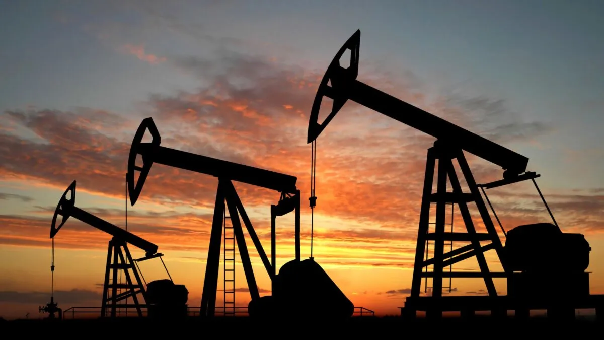 Казахстан стал вторым крупнейшим поставщиком сырой нефти в Европу по итогам 2025 года В прошлом году республика экспортировала 55 8 млн т нефти это почти 13 всех поставок следует из данных Совета ЕС По этому показателю Казахстан уступил только США которые поставили в Евросоюз 63 5 млн тонн нефти