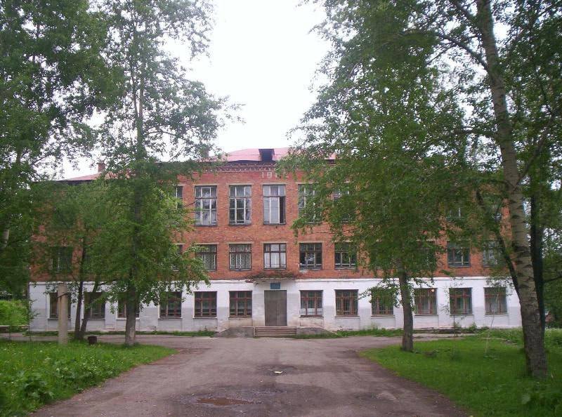 Прокуратура проверяет школу в Александровске в которой школьник порезал сверстника Прокуратура Александровска оценит условия обучения и исполнение законов о профилактике детских правонарушений сообщает пресс служба надзорного органа На место выехал прокурор Александровска Андрей Малкин Подписаться на Properm ru в MAX