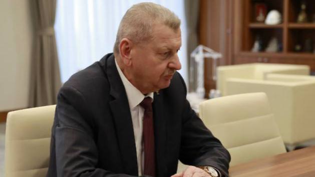 Обыски у вице-губернатора Брянской области — дело фортификаций докатилось до Симоненко Сотрудники МВД и ФСБ проводят обыски у заместителя губернатора Брянской области Николая Симоненко — дома и на рабочем месте. Следственные действия связаны с делом о хищениях при строительстве фортификационных сооружений на границе с Украиной. Пока Симоненко не имеет процессуального статуса. Подписаться Прислать новость