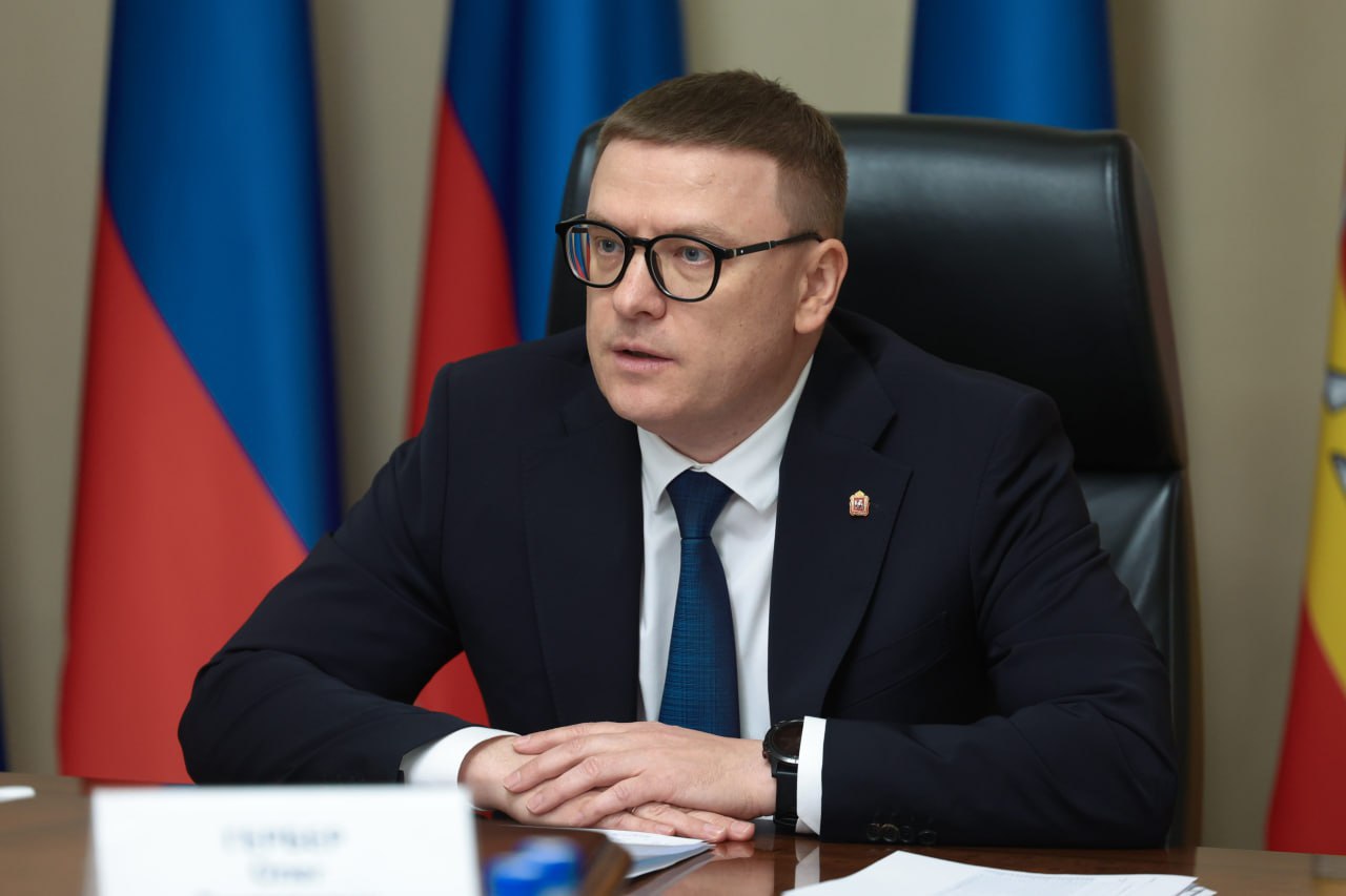 Губернатор Челябинской области Алексей Текслер включен в состав специальной рабочей группы по координации деятельности институтов развития. Новое подразделение появилось в составе совета по стратегическому планированию и нацпроектам при президенте. Указ опубликован на сайте Кремля. Возглавил рабочую группу глава ВЭБ.РФ Игорь Шувалов. Также в составе группы — главы входящих в нее институтов развития, а также начальник экспертного управления президента Денис Агафонов, глава Минпромторга Антон Алиханов, первый вице-спикер Госдумы Александр Жуков, зампред Совета Федерации Николай Журавлев, министры экономики и финансов Максим Решетников и Антон Силуанов, а также глава АСИ Светлана Чупшева, президенты РСПП Александр Шохин и «Опоры России» Александр Калинин. Согласно документу, в задачи группы входит обеспечение большей интеграции институтов развития в работу по достижению национальных целей и исполнению нацпроектов. Это подразумевает согласование целей и задач, объединение компетенций, координацию финансовых, интеллектуальных, организационных и других ресурсов институтов развития. Последние, в свою очередь, должны сосредоточиться, в первую очередь, «на решении вопросов регионального развития и удовлетворении потребностей бизнеса». В числе задач группы — содействие росту числа частных компаний в РФ, поддержка частной инициативы; привлечение частных инвестиций, включая иностранные; развитие быстрорастущих компаний и компаний в приоритетных отраслях; региональное развитие и удовлетворение потребностей предпринимательского сообщества; участие в подготовке стратегических документов; взаимодействие с исполнительными органами субъектов РФ, Госсоветом и администрацией президента. Органам исполнительной власти всех уровней, в свою очередь, рекомендовано оказывать специализированной рабочей группе всемерное содействие. / Прислать новость