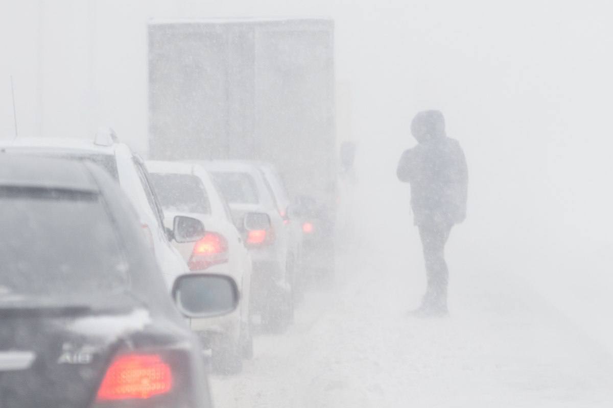 Участок трассы Южно Сахалинск Оха полностью закрыли из за непогоды С 19 00 движение всех видов транспорта ограничено на участке трассы с 55 го по 128 й км с Стародубское с Тихое Там наблюдаются метель и ограниченная видимость  О снятии ограничений будет сообщено дополнительно   Подписаться на нас Telegram I MAX Прислать нам новость Sakhonlinebot