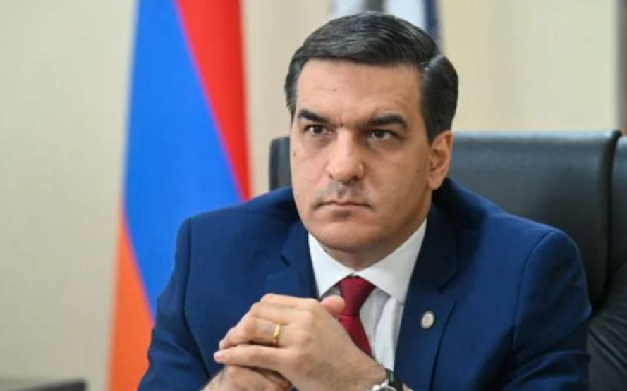 О своем участии в парламентских выборах 2026 года заявил экс омбудсмен Республики Армения Арман Татоян Ранее учрежденная Арманом Татояном политическая платформа Крылья единства объединились с националистической партией Альянс Шант По всей видимости политик пойдет на выборы от данного объединения Подписаться Чат Поддержать нас