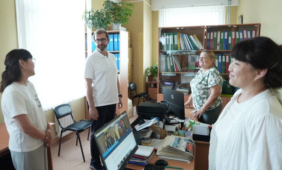 Капитальный ремонт Новонукутской детской школы искусств будет завершен в ноябре 2025 года. Объект посетили депутаты Заксобрания. «Капитальный ремонт ведется по поручению губернатора Игоря Кобзева. Развитию сельских территорий глава региона уделяет особое внимание, ведь здесь живет пятая часть населения Приангарья. Депутатский корпус его в этом поддерживает. Поэтому строительство таких объектов держим на контроле», – отметил спикер ЗС Александр Ведерников.