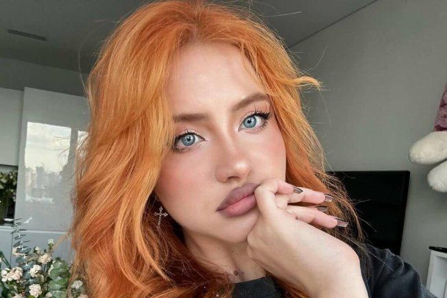 Блогер Ксения Карпова сообщила в начале декабря в социальных сетях что подверглась домогательствам в метро в Москве показав видео инцидента произошедшего во время того как она записывала ролик 11 декабря девушка рассказала что мужчина о действиях которого она рассказала полиции подал в отношении нее встречное заявление В итоге Карпову оштрафовали на 25 000 рублей сообщила она DR