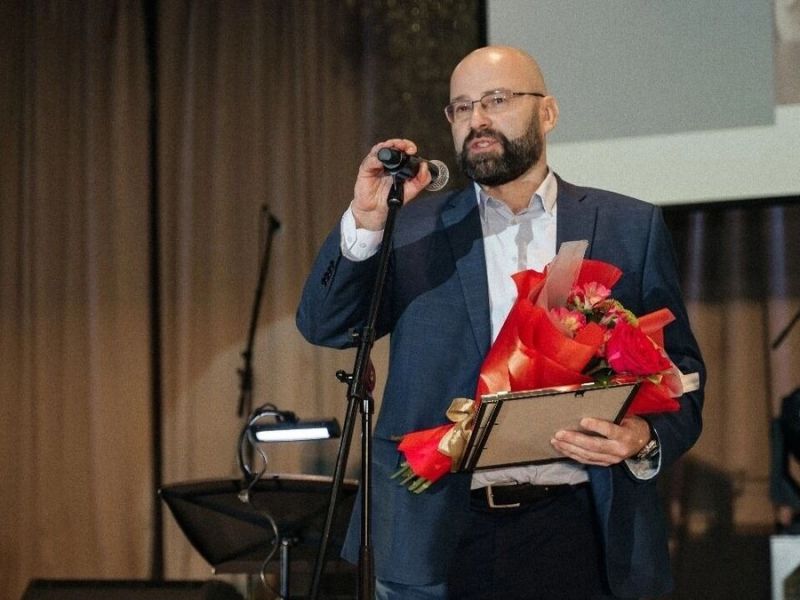 В Минздрав Красноярского края назначили нового замминистра самого министра нет уже 3 месяца Новым заместителем министра стал Алексей Коноваленко бывший замдиректора Территориального фонда ОМС региона При этом самого министра пока нет экс руководитель Наталия Говорушкина уволилась в июне этого года после череды скандалов Контракт у нового зама срочный Рассказываем сколько он пробудет в новой должности Фото ТФОМС Красноярского края ТВК