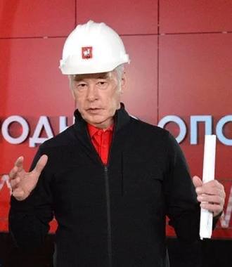 На днях мэр Москвы Сергей Собянин посетил станцию метро "Народное ополчение" строящейся Публево-архангельской линии метро. На освещение "события" в СМИ и соцсетях потрачены тонны бюджетных ₽₽₽. А зачем посетил? Запустить в эксплуатацию новую ветку столичные власти планируют в лучшем случае в 2026г. Рядом – долгострой станции "Бульвар Генерала Карбышева", которую должны были закончить 2 года назад. Зато терпеть шум китайского метростроя, пыль, соседсьвовать с грязными, агрессивными рабами-мигрантами, а также пробки из-за перекрытых стройками улиц жителям одного из самых приличных ранее районов Москвы предстоит еще не один год. А еще, чтобы проблемы метро медом не казались, власти убрали с остановок общественного транспорта электронные табло-расписания. Стой, жди. Оставайтесь на канале, подробности будут.