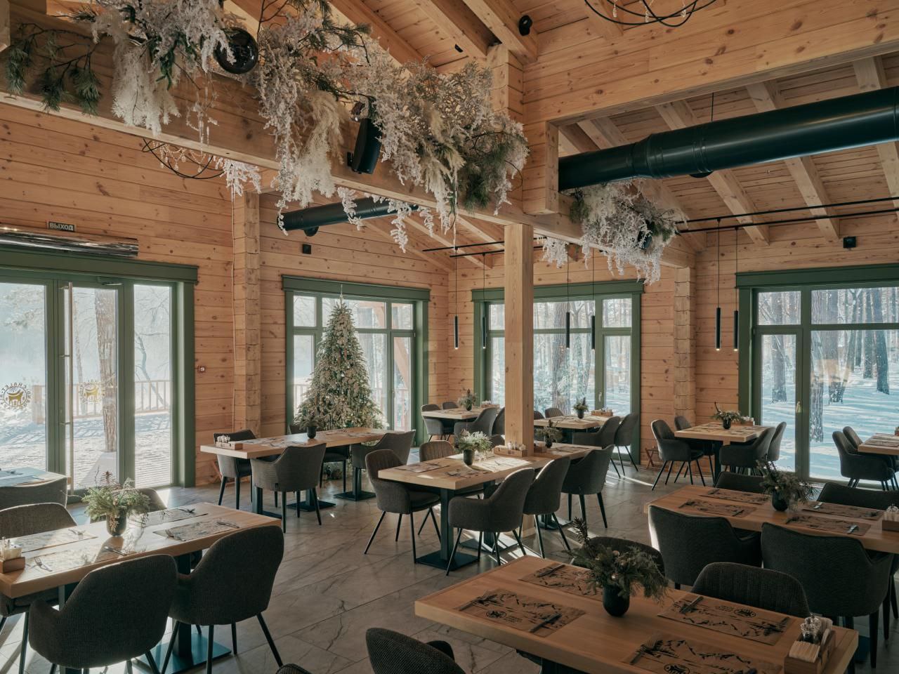 От Анапы до Алтая куда отправиться на новогодних праздниках Новогодние каникулы в начале следующего года станут рекордно продолжительными за последние 12 лет За это время можно спланировать небольшую поездку которая поможет необычно отметить праздник и отвлечься от городской суеты Выбрать для этих целей получится любой уголок страны от Анапы до Алтая   Ведомости Как потратить подготовил варианты и для активного и для более размеренного отдыха в различных регионах России В новогоднюю ночь туристы смогут выбрать праздничный ужин в крупнейшем event пространстве Анапы побывать в салоне легендарного Сибирского экспресса в Иркутске насладиться праздником у моря в Сочи посетить бал маскарад в центре Петербурга послушать концерт в Сириусе и оценить красоту живописного Алтая Подробнее в материале Ведомости Как потратить Пресс служба Grand Chalet Altay