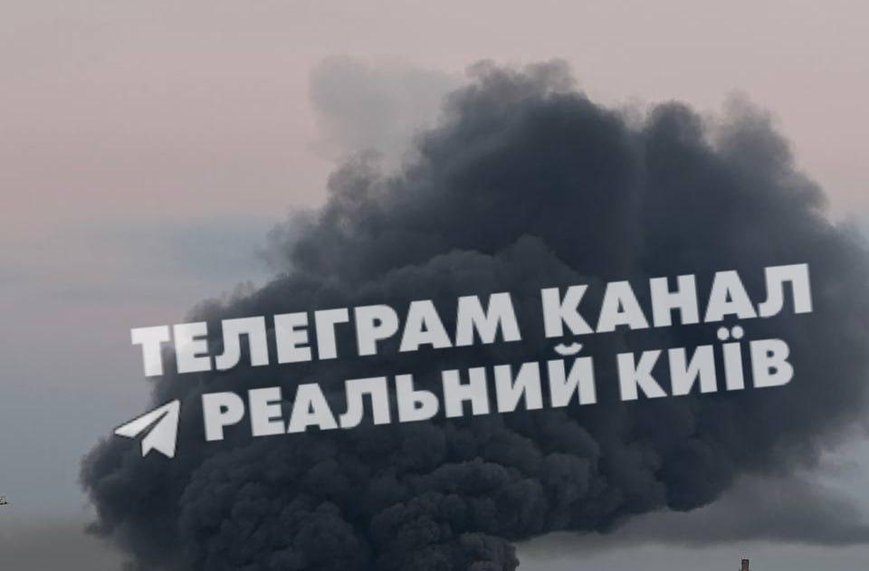 В Киеве загорелось правительственное здание По словам Кличко пожар начался после падения БПЛА Подписаться на RT ТГ Зеркало MAX