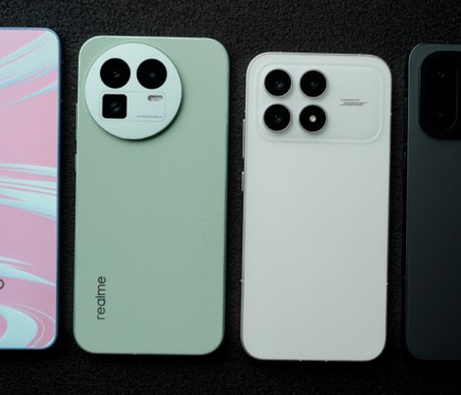 DCS сравнил на фото новые субфлагманы iQOO Neo11 realme GT 8 REDMI K90 и OnePlus Ace 6 Известный китайский инсайдер Digital Chat Station опубликовал фотографии на которых вживую показаны четыре смартфона iQOO Neo11 realme GT 8 REDMI K90 и OnePlus Ace 6 Устройства объединяет то что все они были представлены осенью 2025 года оснащаются Snapdragon 8 Elite и выступают в одной и той же ценовой категории