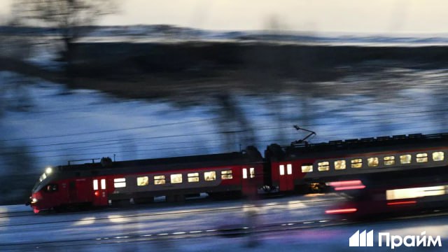 Пассажирский поезд между Россией и Китаем запустят с 8 марта Составы будут курсировать в обе стороны два раза в неделю по средам и воскресеньям Время в пути составит около 25 минут сообщили в РЖД Рейсы возобновят впервые с 2020 года Подписывайтесь на ПРАЙМ в MAX