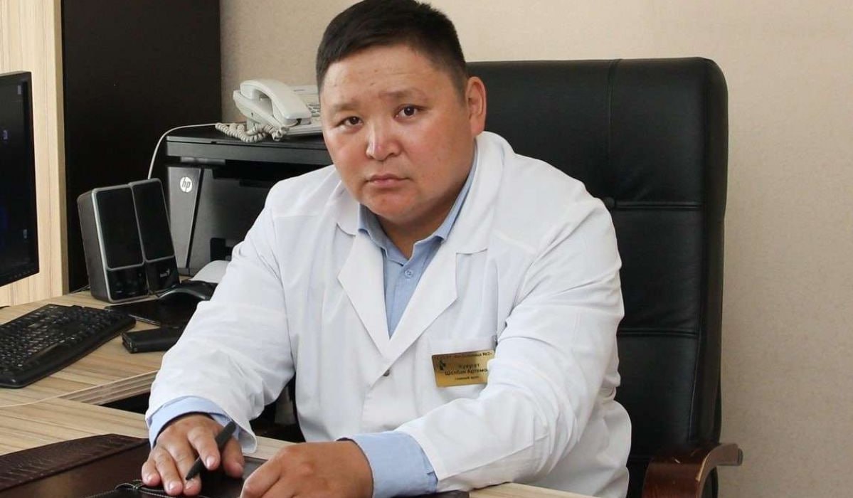 Верховный Хурал Тувы назначил нового сенатора, им стал Шолбан Кужугет. Он родился в 1987 году в селе Чадан, откуда родом и экс-министр обороны РФ, секретарь Совбеза Сергей Шойгу. Кужугет окончил медицинскую академию, в 2023 году его назначили руководителем ТФОМС Тувы. В 2024-м он впервые был избран депутатом Верховного Хурала от «Единой России». Своего представителя в Совфеде в Туве не могли назначить с сентября 2024 года.
