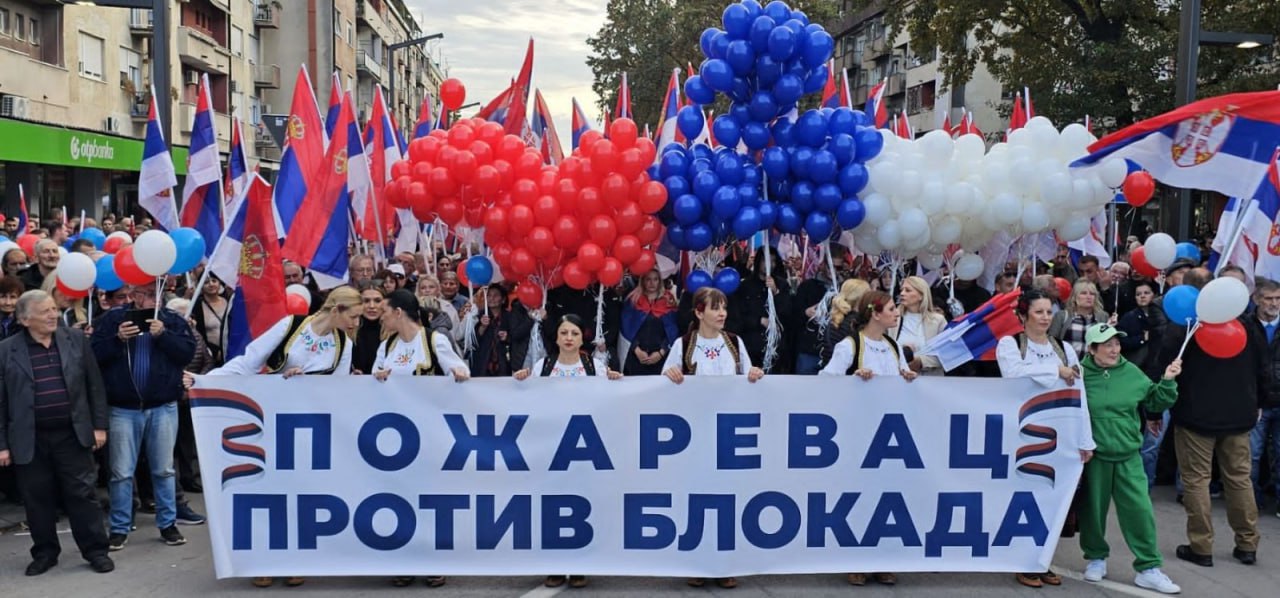 Акции против выступлений студентов и сторонников оппозиции и в поддержку властей Сербии собрали в субботу в трёх городах страны почти 40 тысяч человек сообщили в МВД страны Митинги были организованы в городах Пожаревац Кралево и Вране они прошли без инцидентов Подписаться на РИА Новости