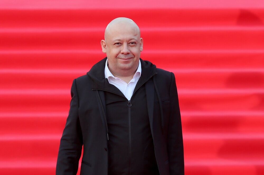 Алексей Герман младший призвал государство не плодить органы контролирующие кинематограф По его словам российские режиссеры уже не понимают какие темы им разрешено затрагивать На круглом столе в Госдуме Герман отметил что сейчас кино в России проходит многоуровневую проверку в том числе на соответствие ценностям Если мы сейчас еще будем плодить контролирующие органы мы просто задохнемся Больше новостей в Daily News