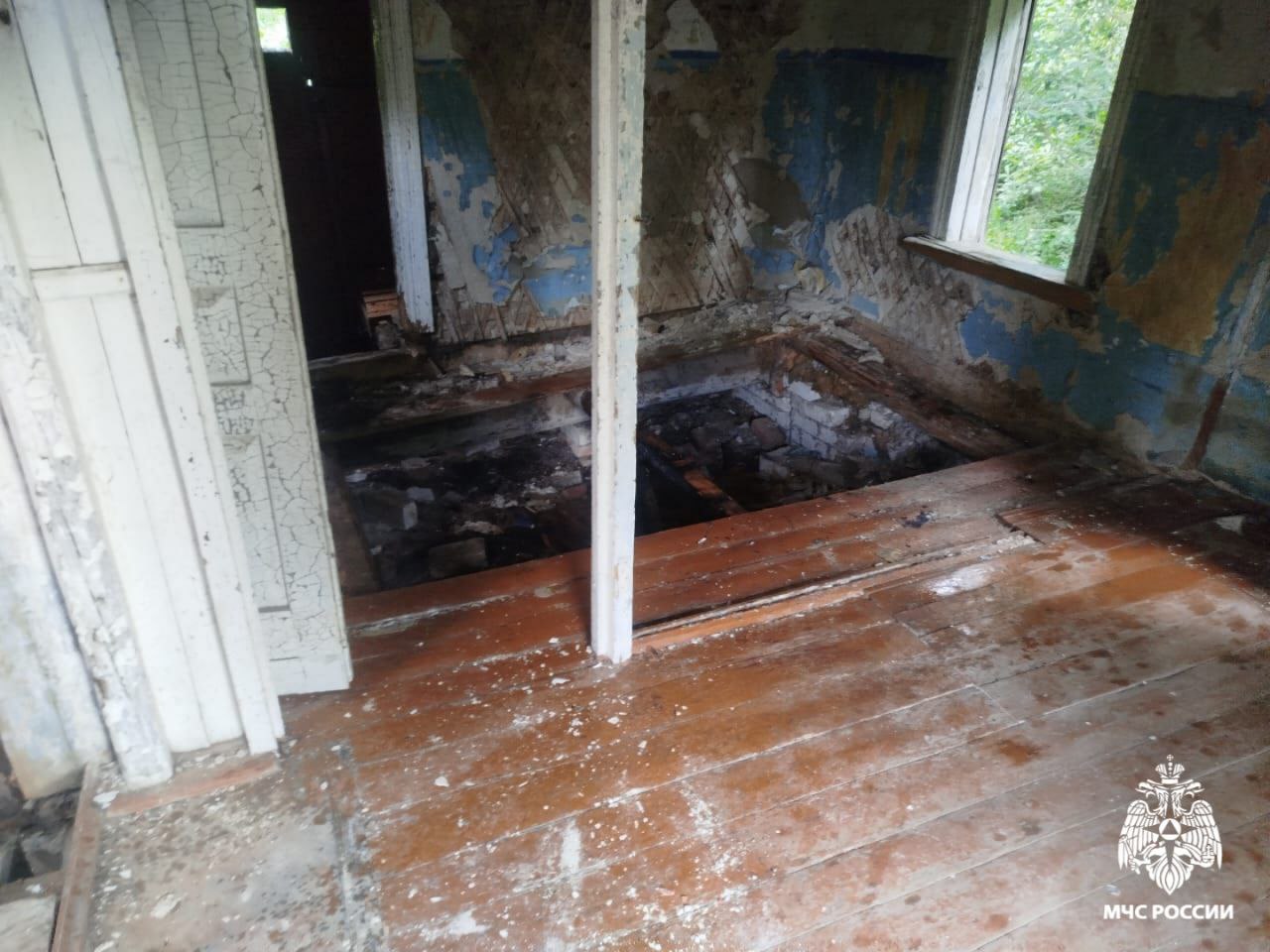 #ПожарыЗаСутки        За прошедшие сутки в области произошло 2 пожара. Погибших и пострадавших нет.   30 июля в 17:23 поступило сообщение о возгорании мусора в неэксплуатируемом строении на площади 1 кв.м. на улице Советской в п. Космынино Нерехтского района.  Предполагаемая причина – неосторожное обращение с огнем.    30 июля в 21:23 поступило сообщение о возгорании мусора на площади 7 кв.м. на улице Галичской в Костроме.  Предполагаемая причина – неосторожное обращение с огнем.    МЧС России предупреждает! В области действует особый противопожарный режим.   На территории муниципалитетов запрещено разведение костров, сжигание мусора, травы, листвы и иных отходов, использование мангалов и иных приспособлений для тепловой обработки пищи с помощью открытого огня.   Лица, виновные в нарушении правил пожарной безопасности, в зависимости от характера нарушений и их последствий, несут дисциплинарную, административную или уголовную ответственность.   Единый номер спасателей и пожарных 01 или 101  с мобильного телефона       ‍