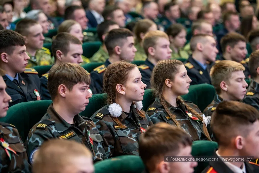 В Гомеле на форуме с участием Натальи Кочановой обсуждают формы патриотического воспитания молодёжи Организованный Советом Республики при поддержке силовых ведомств Беларуси II Молодёжный военно патриотический форум продолжается в Гомеле