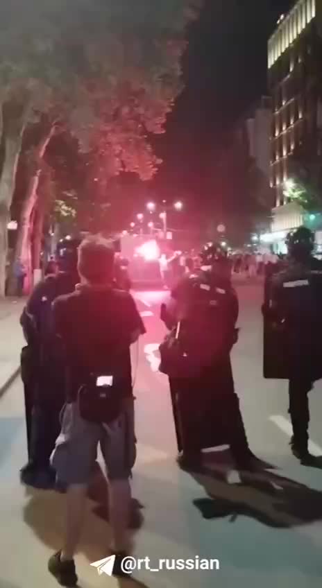Президент Сербии призывает к спокойствию на протестах в Белграде