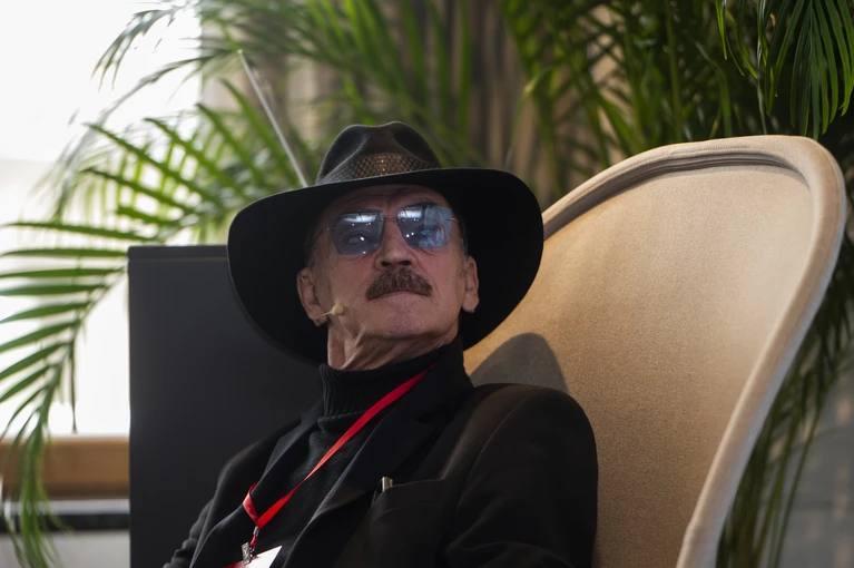 Михаила Боярского оштрафовали за то что он не оплатил штраф Артиста привлекли к административной ответственности за неуплату штрафа за нарушение правил дорожного движения Он проехал по Лиговскому проспекту в месте где запрещена остановка Михаила Боярского привлекли к административной ответственности в 199 м участке мирового суда в сентябре пояснили КП Петербург в Объединенной пресс службе судов Северной столицы Теперь Боярский должен заплатить штраф в двукратном размере от предыдущего Юлия Пыхалова Читай нас в MAX Подпишись на Комсомольскую правду СПб