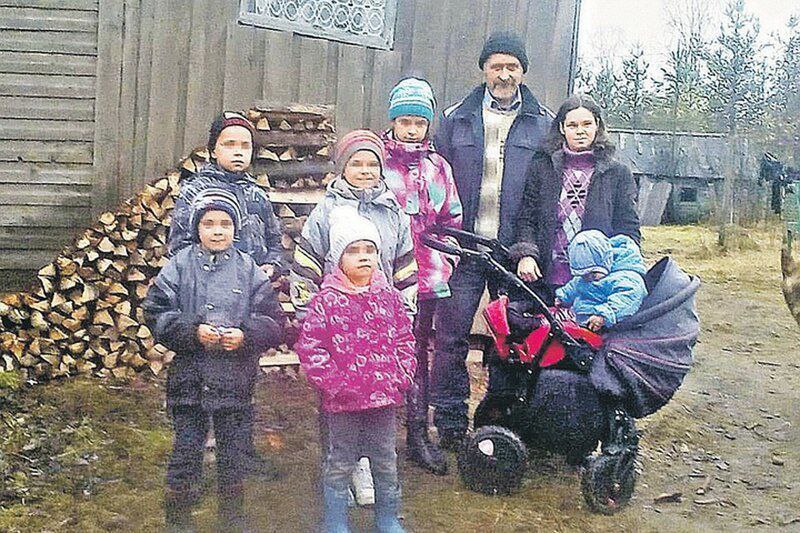 В РПЦ призвали не пугать детей многодетностью и нищетой Священник Лукьянов отметил, что многодетные семьи не являются героями, как думают многие. Он считает, что иметь много детей — нормально и каждый может решить для себя, сколько хочет он. «Не передавайте своим детям страх перед рождаемостью или нищетой, вместо этого поддерживайте их в решении создавать семью»