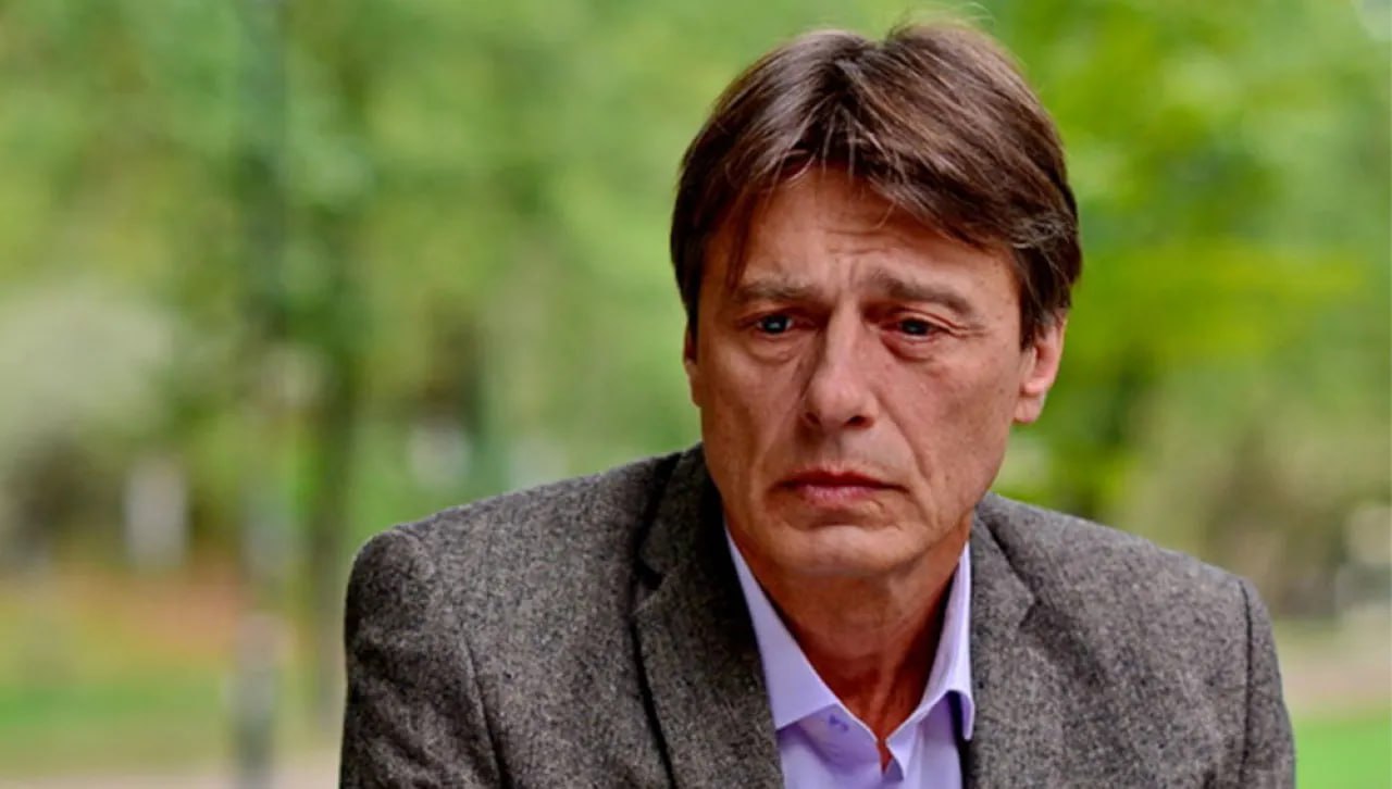 На 67 м году жизни скончался советский и российский актер театра и кино народный артист России Анатолий Лобоцкий Об этом ТАСС сообщила его семья Причиной его смерти стала продолжительная болезнь В октябре канал Mash сообщал что Лобоцкий обратился в больницу с жалобами на боль в груди где у него выявили опухоль   Telegram MAX Читать эксклюзив