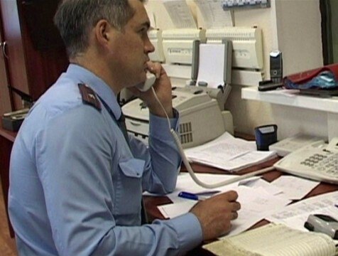 14 летнего мальчика ищут в Малоярославецком районе По данным УМВД России по Калужской области 21 сентября в отделение полиции в Малоярославце поступило заявление о пропаже 14 летнего мальчика По представленному описанию рост юноши около 157 160 см Пропавший среднего телосложения имеет короткие светлые волосы и серые глаза По предположению заявителей ушел из дома в спортивных штанах с красными лампасами черной кофте синей ветровке и голубых кроссовках В настоящее время поиски ведут представители полиции С информацией о местоположении подростка просят звонить по телефонам 8 48431 5 49 02 2 64 11 102 или 112 http gtrk kaluga ru news proisshestviya news 57547