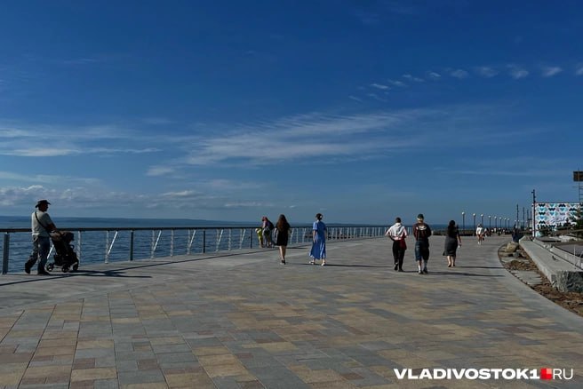 Камеры видеонаблюдения установят на набережной Спортивной гавани во Владивостоке за 7 7 миллиона рублей Будущий подрядчик по условиям контракта должен установить оборудование в зоне отдыха горожан Камеры должны быть новыми без дефектов и соответствовать ряду ГОСТов Решений Комиссии Таможенного союза и Решению Совета Евразийской экономической комиссии а упаковка должна обеспечивать его сохранность в процессе транспортировки В приложении указываются все виды работ которые исполнитель должен последовательно провести а также регламенты которыми он должен при этом руководствоваться Всего планируется установить 30 видеокамер из которых 29 на высоте до 3 метров а одну на высоте выше 3 метров Все работы подрядчику требуется выполнить до 30 ноября этого года Срок гарантии 1 год Подписаться