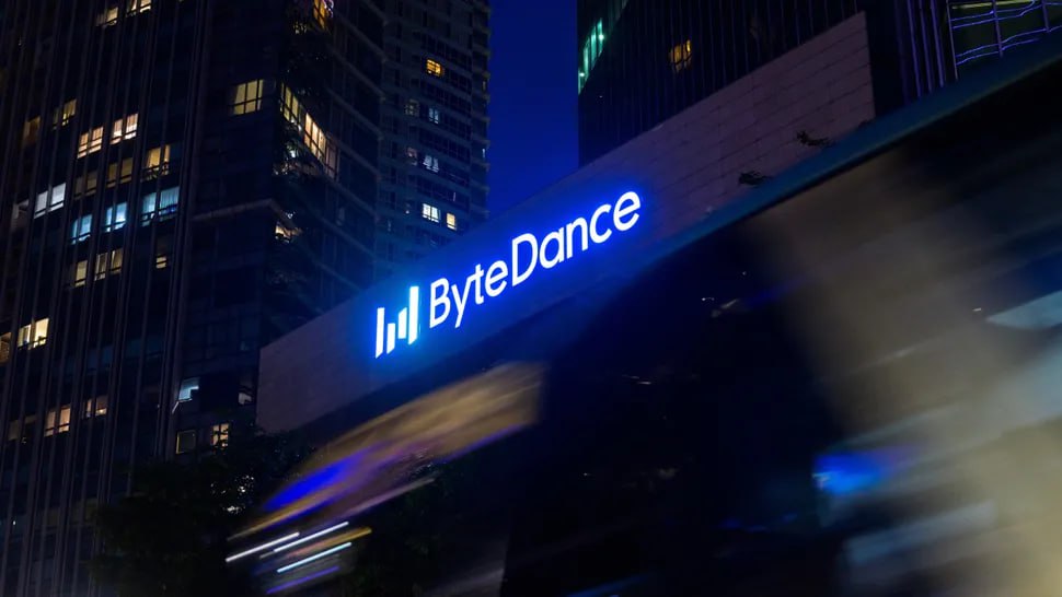 Китайцы готовят собственный Steam Китайская компания ByteDance владелец TikTok готовит еще одного убийцу Steam магазин игр GameTop Он изначально будет направлен на международный рынок и кроме возможности покупать игры в него встроят соцсеть и мастерскую модов с ИИ элементами На старте в GameTop будут профили достижения возможность заливать свои ролики и делиться скриншотами ByteDance уже начала набор персонала компания всерьез планирует потеснить Steam и Epic Games Мой Компьютер