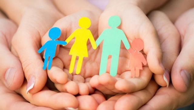 Сила внимания к человеку Президент поздравил работников соцзащиты с профессиональным праздником подчеркнув значимость их служения людям Он отметил развитие цифровых решений и совершенствование помощи при этом главным принципом назвал индивидуальный подход и уважение к каждому человеку В обращении прозвучала благодарность коллективам за верность долгу и готовность поддержать тех кто нуждается в заботе Президент пожелал здоровья и радости от понимания того что их ежедневный труд делает окружающий мир теплее и добрее Разговоры на кухне