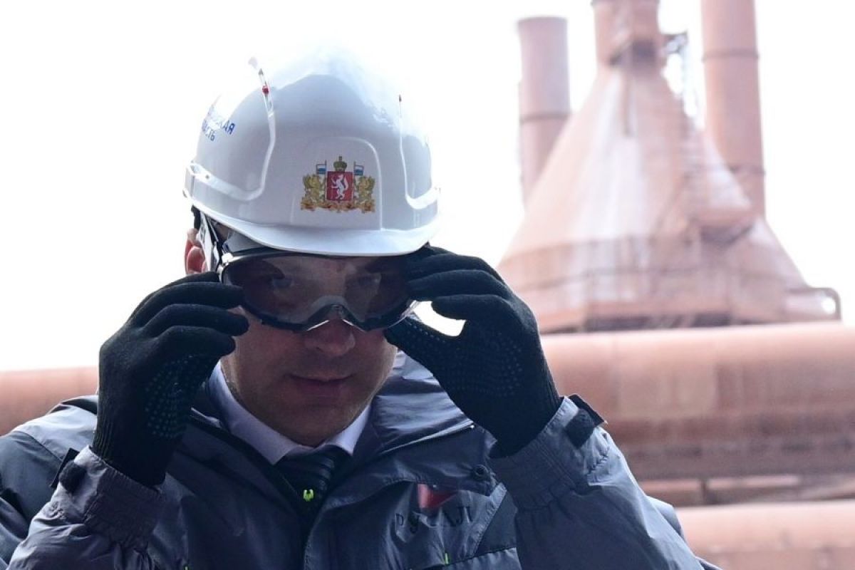 Паслер высказался против возведения жилья за счет сноса корпусов заводов Около 33 % общеотраслевого объёма производства Урала сконцентрировано на предприятиях Екатеринбурга. Поэтому строительство жилья на месте снесенных производственных корпусов – ошибка, считает врио губернатора Свердловской области Денис Паслер. Подписаться ↗ Обратная связь