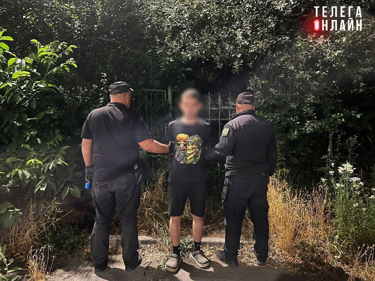 Настойчивый, но невезучий На Украине поймали рекордсмена — 19-летний львовянин в 13-й раз пытался сбежать за границу, и все разы неудачно. Заметим, что до мобилизационного возраста парню еще 6 лет, но, похоже, молодой человек уже догадался, что столько времени власти Незалежной ему и сверстникам погулять не дадут.