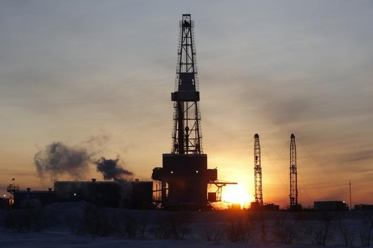 Нефть пытается расти благодаря Трампу Трамп продлил крайний срок торговых переговоров с ЕС и намекнул на новые санкции против России . На этом фоне августовские фьючерсы на Brent поднялись до $64,18 , а WTI коснулись $62 и торгуются у $61,50 #нефть #oil #Brent #WTI #Трамп #торговыепереговоры #санкции #Россия #ЕС #энергетика #рынок #commodity #экономика