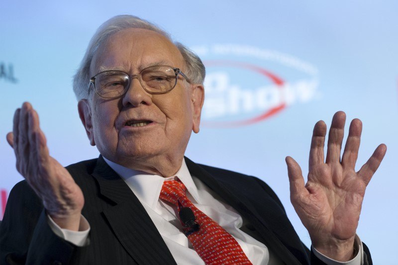 Berkshire Баффетта делает ставку на японские компании В 2020 году Баффетт впервые раскрыл доли в крупнейших торговых домах Японии которые занимаются от сжиженного газа до выращивания лосося обогнав тем самым японский индекс Topix Подробнее о японских акциях на которые делает ставку Berkshire Hathaway читайте по ссылке ниже BerkshireHathaway УорренБаффетт Инвестиции Япония Финансы