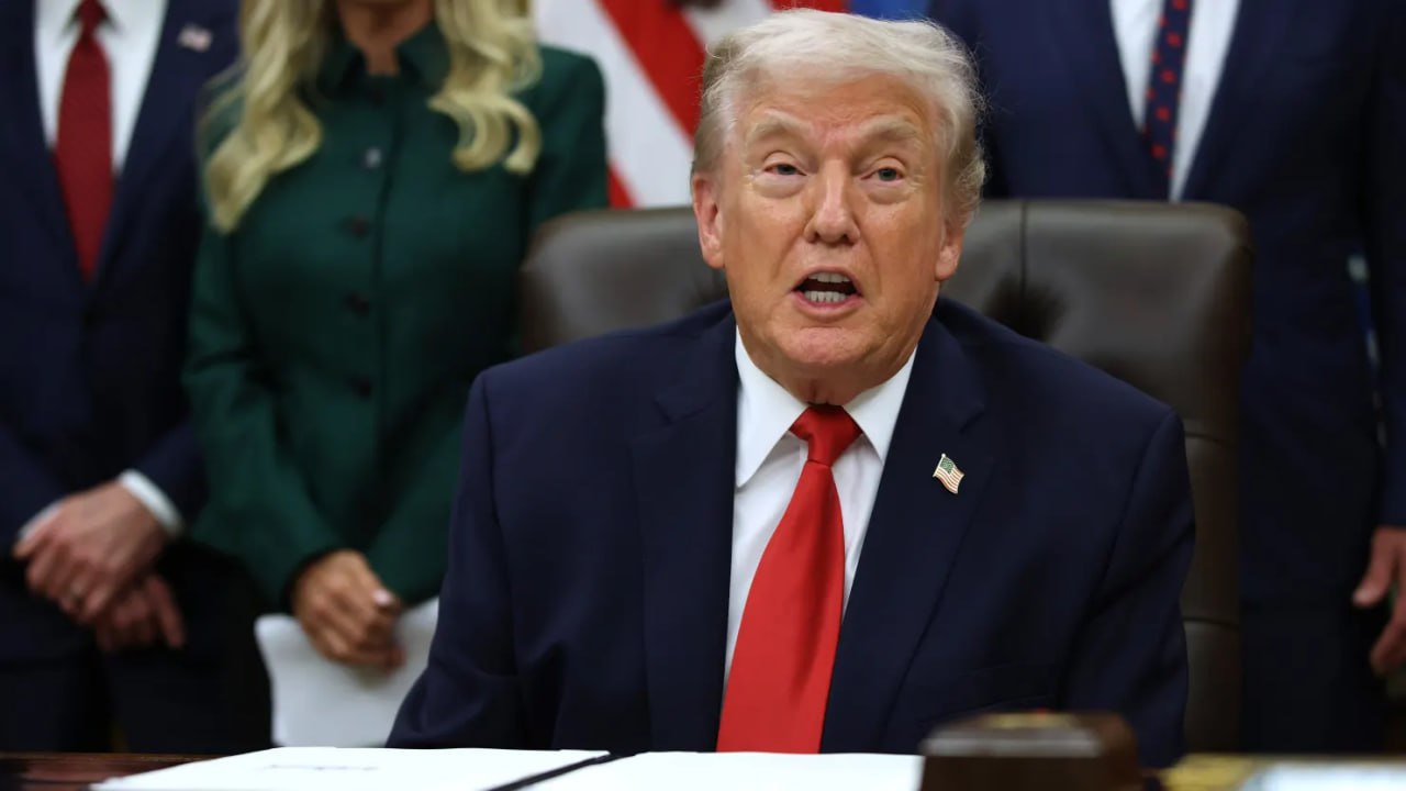 Трамп заявил что объявит о замене Пауэлла на посту председателя Федеральной резервной системы в пятницу утром Считается что в финальную четверку вошли бывший член совета управляющих ФРС Кевин Уорш директор Национального экономического совета Кевин Хассетт нынешний член совета управляющих ФРС Кристофер Уоллер и главный инвестиционный директор BlackRock по инструментам с фиксированной доходностью Рик Ридер jkinvest news jkinvest