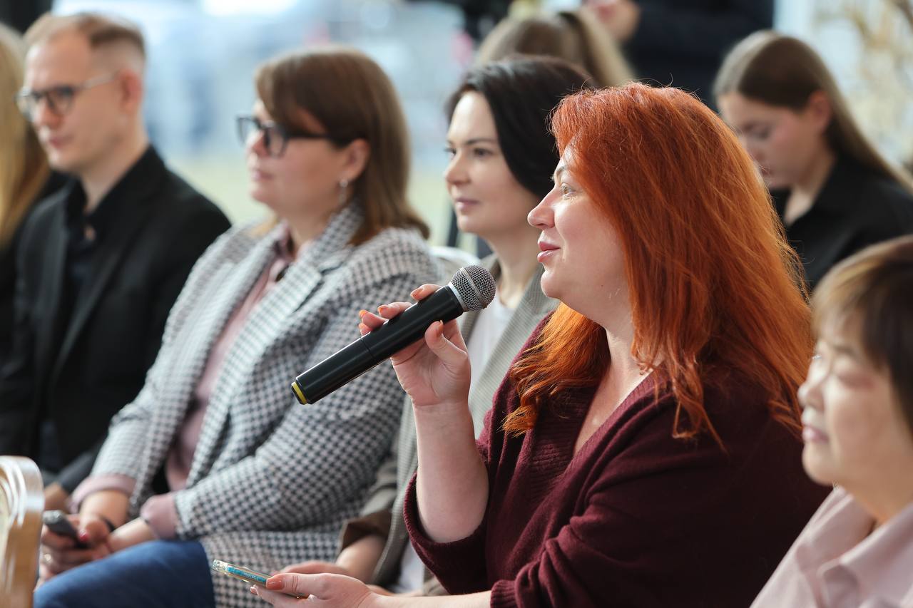 На пресс конференции спросили о промежуточных результатах программы по ремонту подвалов От их состояния зависит качество жизни в доме если он затоплен появляется сырость плесень неприятные запахи портятся инженерные сети и быстрее разрушается фундамент здания Семь лет назад проблема казалась неразрешимой сегодня она решается системно на культурном уровне работы ведутся по обращениям жителей ежедневно Количество жалоб на затопления сократилось почти вдвое а эффект достигается при минимальных затратах