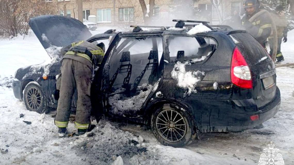 Три автомобиля сгорели в Томске из-за неисправной проводки.  Инцидент произошел на улице Бела Куна. Горели Лада Приора, Тойота Королла Филдер и Мерседес.    Подписаться   Прислать нам новость