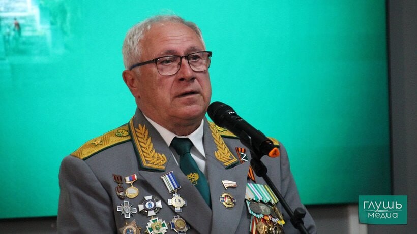 Новым зампредом облдумы стал Сергей Овсянников Его конкурент обещал вставить зубы депутатам Сегодня 24 сентября на заседании Саратовской областной думы избрали нового заместителя председателя регионального парламента На пост были выдвинуты двое кандидатов Александр Анидалов от КПРФ и Сергей Овсянников от Единой России ранее возглавлял Саратовскую городскую думу Анидалов пообещал на месте зампреда усилить значимость регпарламента Он заявил что готов вставить зубы депутатам так как ранее исполнительные власти вышибли их вместе с челюстями А уж губернатору определят что с нами делать в этой ситуации сказал Анидалов рассказывая о своей потенциальной работе заместителем председателя облдумы Сергей Овсянников в свою очередь рассказал о том чем готов заниматься на посту зампреда Вместе с тем он коснулся и темы СВО Повоевать можно но меня лично по возрасту не возьмут Хотя руки чешутся заявил Овсянников В результате за Овсянникова проголосовали 25 депутатов а за Анидалова пять Заходите на наш сайт это очень помогает редакции   glush media news view id 4058