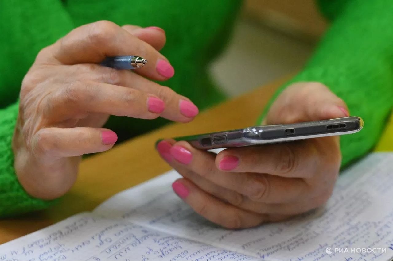 Выброшенный лотерейный билет принес жительнице Волгоградской области Наталье один миллион рублей выяснили для РИА Новости аналитики Национальной лотереи Победа рисковала остаться незамеченной сначала билет выбросили а затем решили перепроверить и он оказался выигрышным Наталья призналась что раньше относилась к лотереям без особых ожиданий но поняла Нужно надеяться и верить Подписаться на РИА Новости экономика Все наши каналы